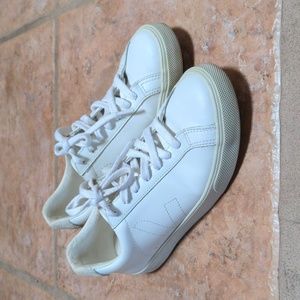 VEJA Esplar Leather Logo Sneakers